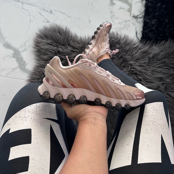 Nike Air Max DN8 - Picture 2 of 10